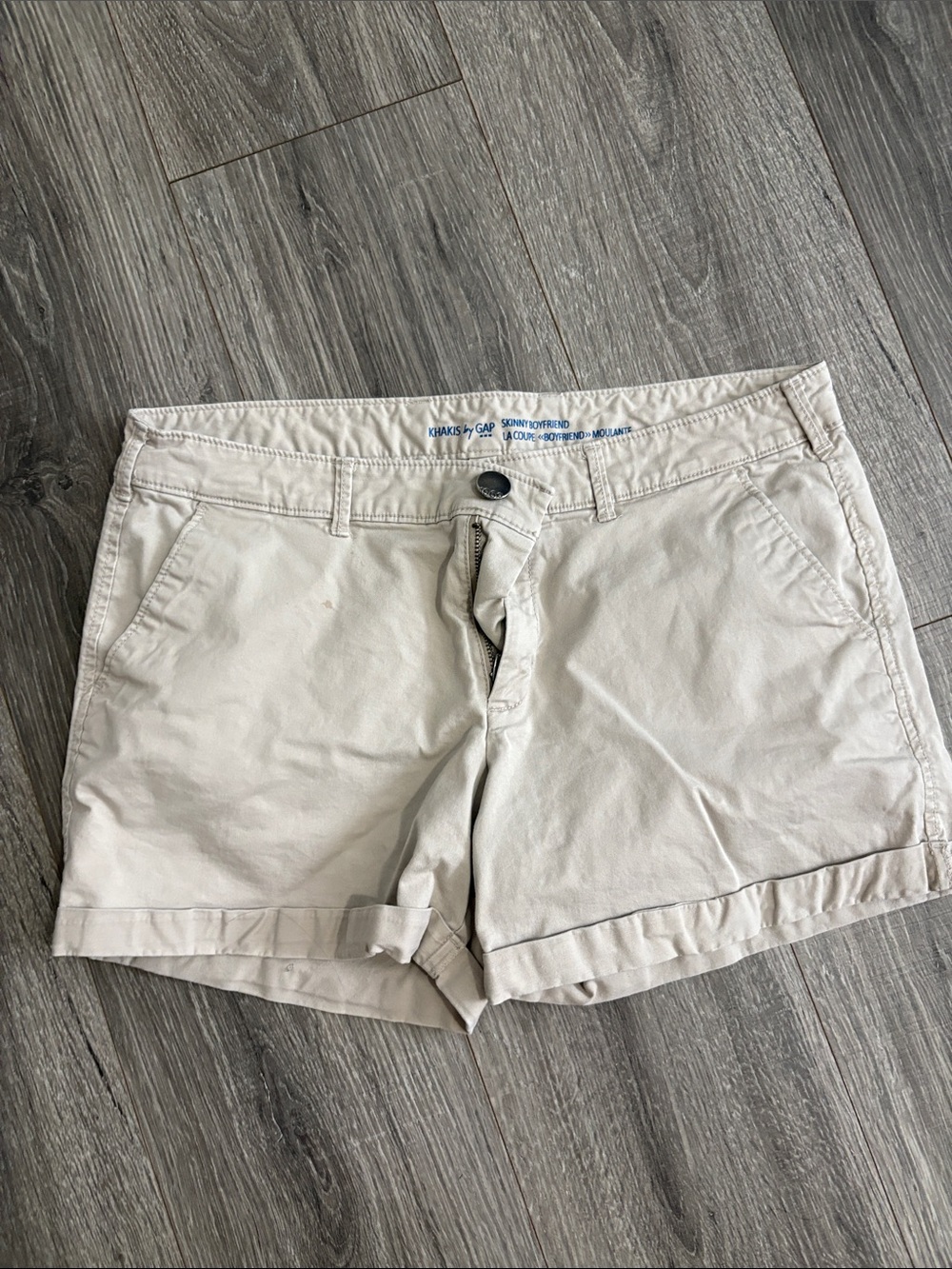 GAP Women’s Light Beige Cuffed Khaki Shorts